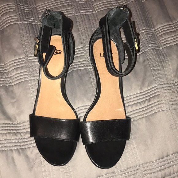 UGG Shoes - Picture 1 of 3